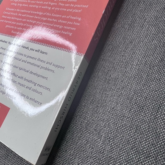 Mudras - Yoga In Your Hands Book - Picture 7 of 7